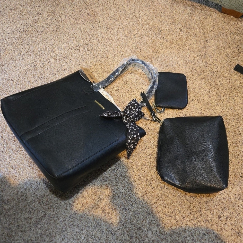 Steve Madden BNellie Tote Bag With Accessory Bag And Wristlet